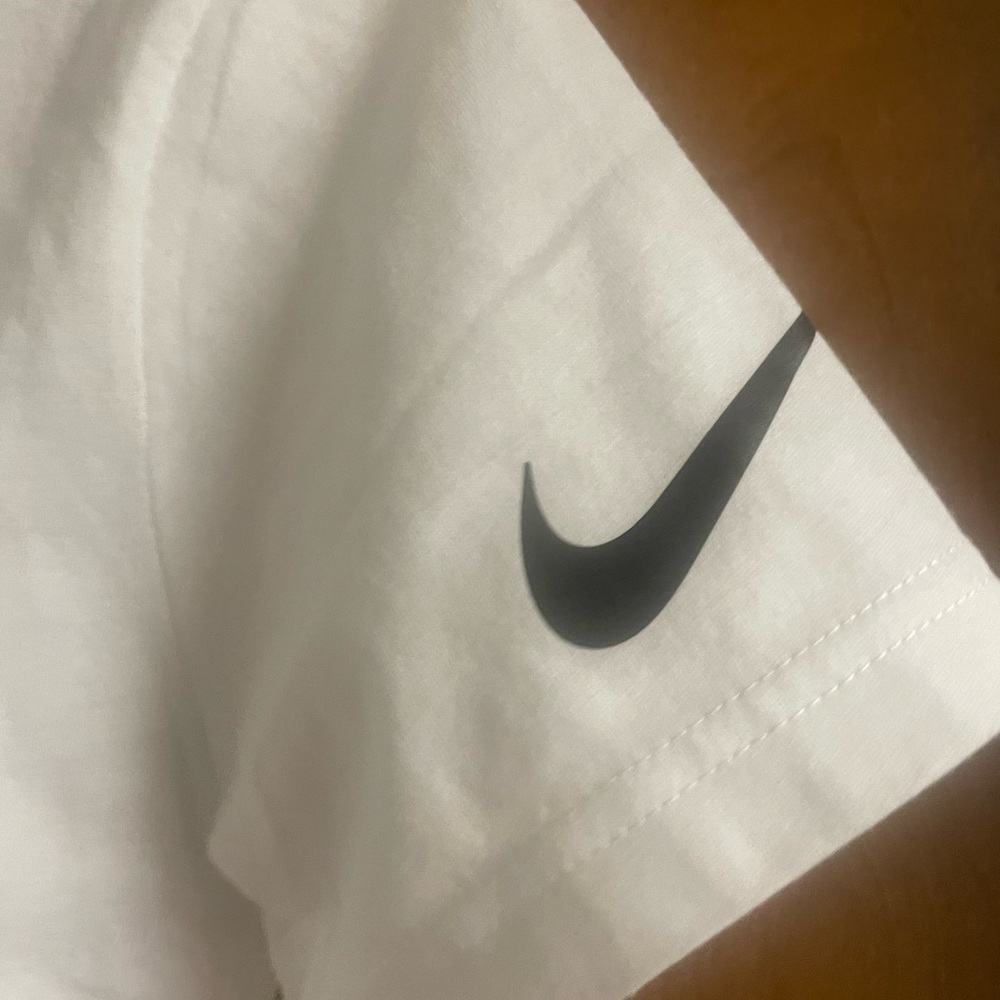 Nike Kids White and Orange Logo T-Shirt nwt $24 retail - Picture 3 of 5